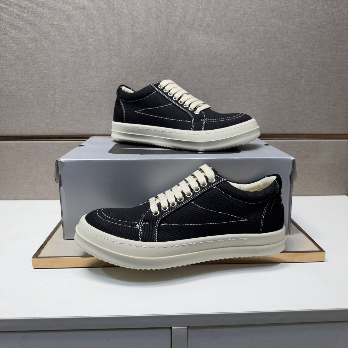 Converse Black Contrast Stitch Low-Top Sneakers