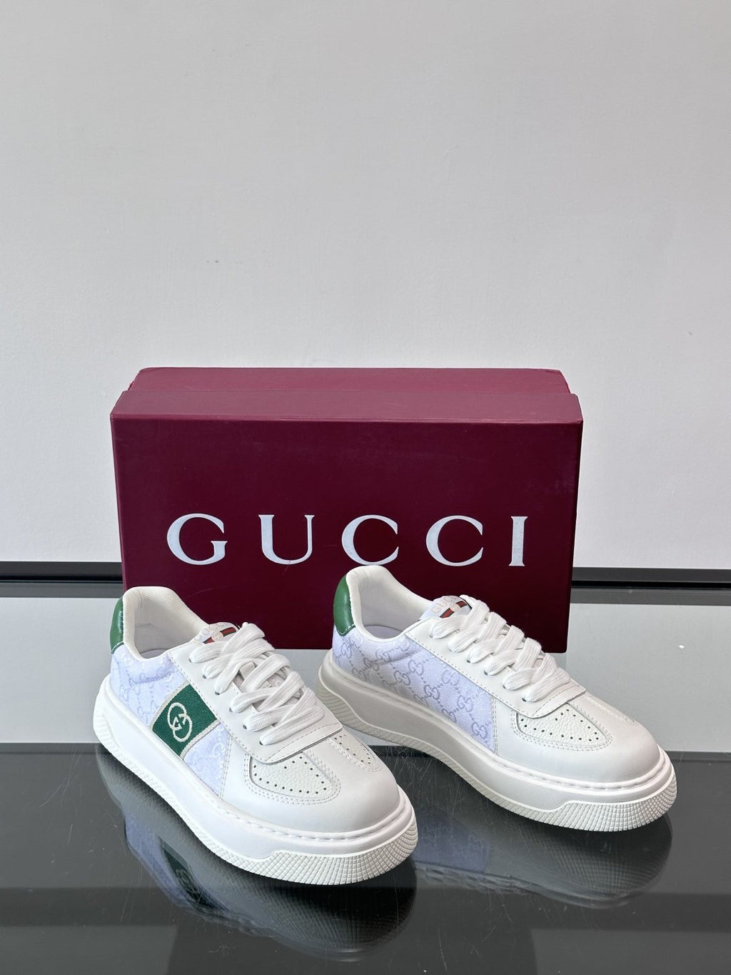 Gucci White and Green Low-Top Sneakers